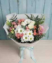 Букет цветов из:  Розы, Лизиантусы и Хризантемы в Белое