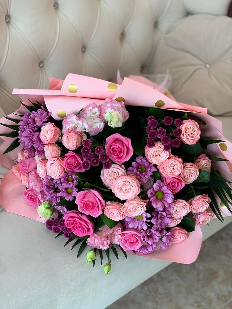 Букет цветов из: Хризантемы, Розы и Лизиантусы в Белое