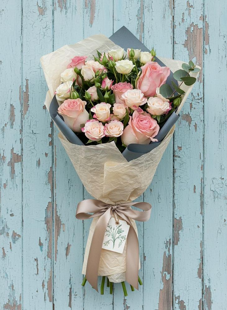 Букет цветов из: Розы в Белое