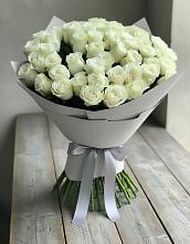 Букет 35 Белых роз в Белое