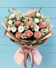 Букет цветов из:  Розы, Альстромерии и Лизиантусы в Белое