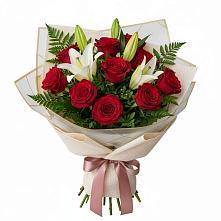 Букет цветов из:  Лилии и Розы в Белое