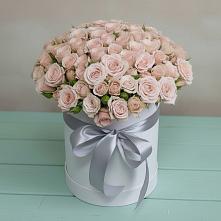 Цветочная композиция из Розы в шляпной коробке в Белое