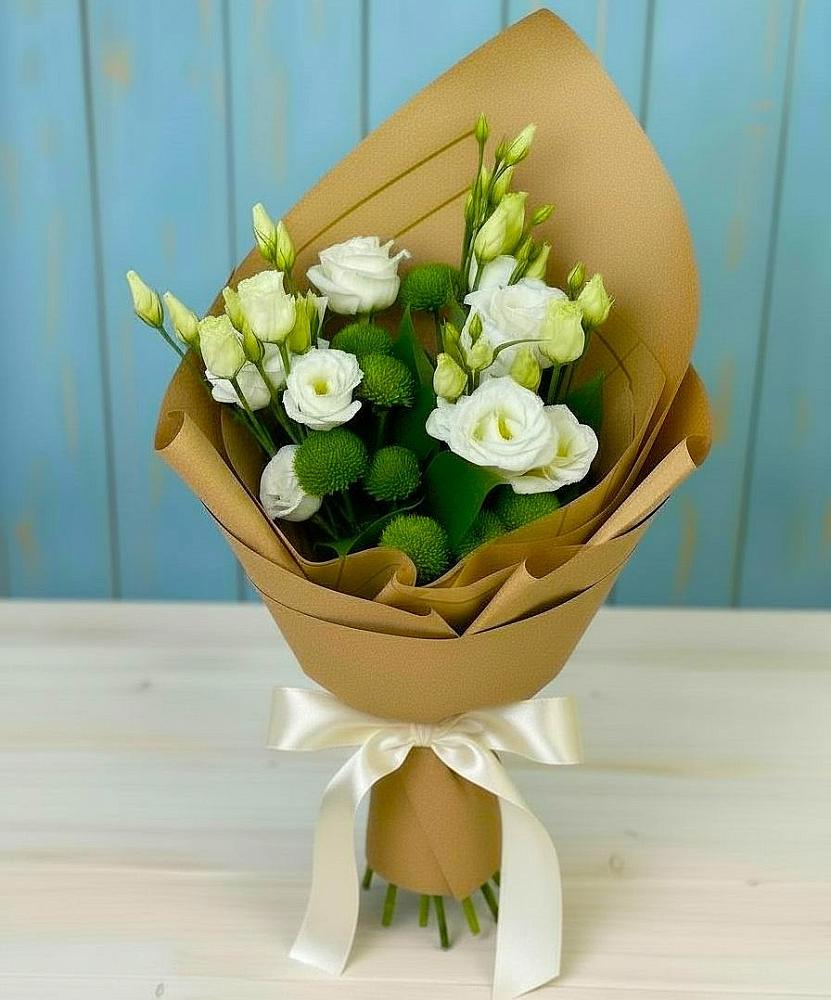 Букет цветов из: Хризантемы и Лизиантусы в Белое