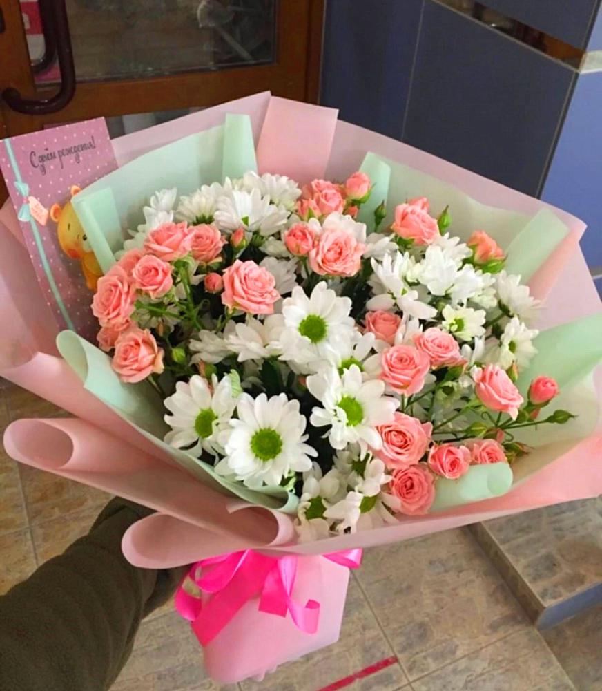 Букет цветов из: Розы и Хризантемы в Белое