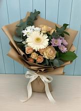 Букет цветов из:  Герберы и Хризантемы в Белое