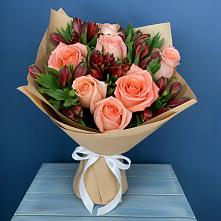 Букет цветов из:  Розы и Альстромерии в Белое