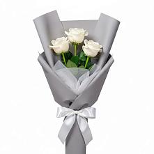 Букет 3 белые розы в Белое