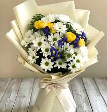 Букет цветов из:  Ирисы, Хризантемы и Розы #REPLACE_PRED# Белое