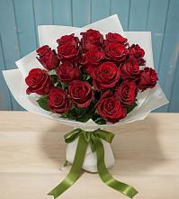 Букет Красные розы в Белое