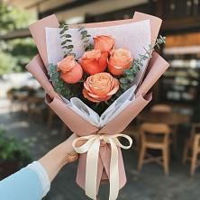 Букет цветов из:  Розы в Белое