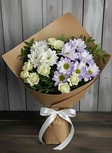Букет цветов из:  Хризантемы и Розы в Белое