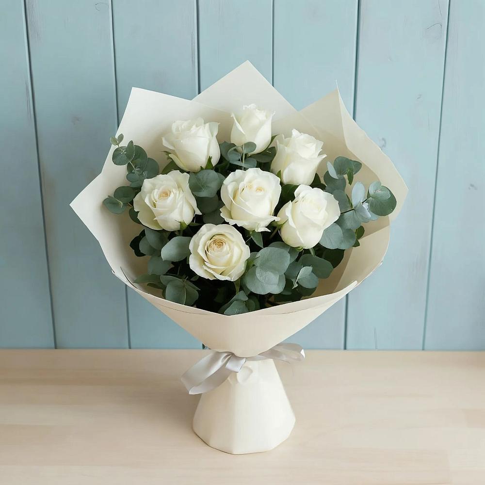 Букет Белые розы в Эвкалипте в Белое