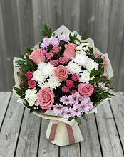 Букет цветов из:  Альстромерии, Гвоздики, Розы и Хризантемы в Белое