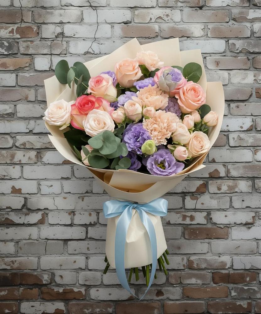 Букет цветов из: Розы, Лизиантусы и Гвоздики в Белое