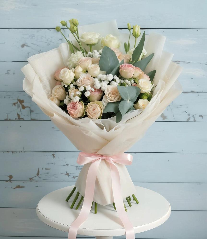 Букет цветов из: Розы и Лизиантусы в Белое