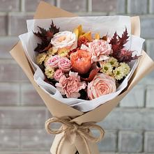 Букет цветов из:  Гвоздики, Хризантемы и Розы в Белое