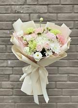 Букет цветов из:  Гвоздики, Розы, Лизиантусы и Хризантемы #REPLACE_PRED# Белое