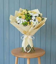 Букет цветов из:  Хризантемы и Розы в Белое