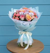 Букет цветов из:  Хризантемы и Розы в Белое