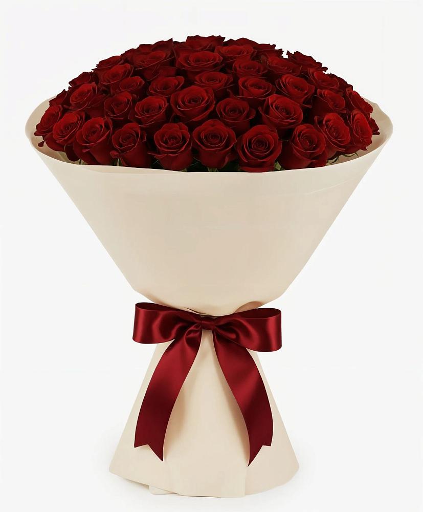 Букет 101 Бордовая роза Блэк Бакарра в Белое