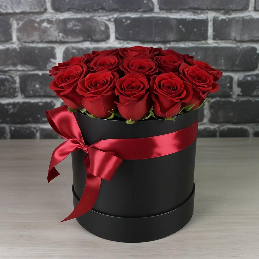 Цветочная композиция из Розы в шляпной коробке в Белое