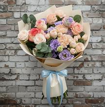 Букет цветов из:  Розы, Лизиантусы и Гвоздики #REPLACE_PRED# Белое